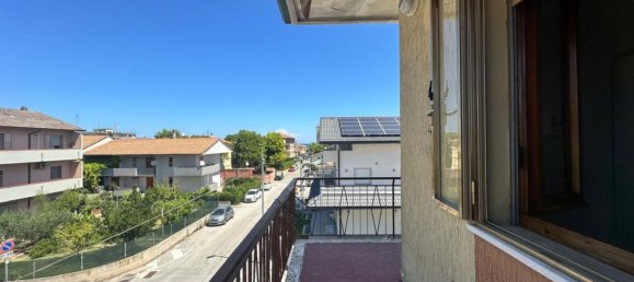 4 rooms Apartment in Mondolfo, Italy No. 278813 11