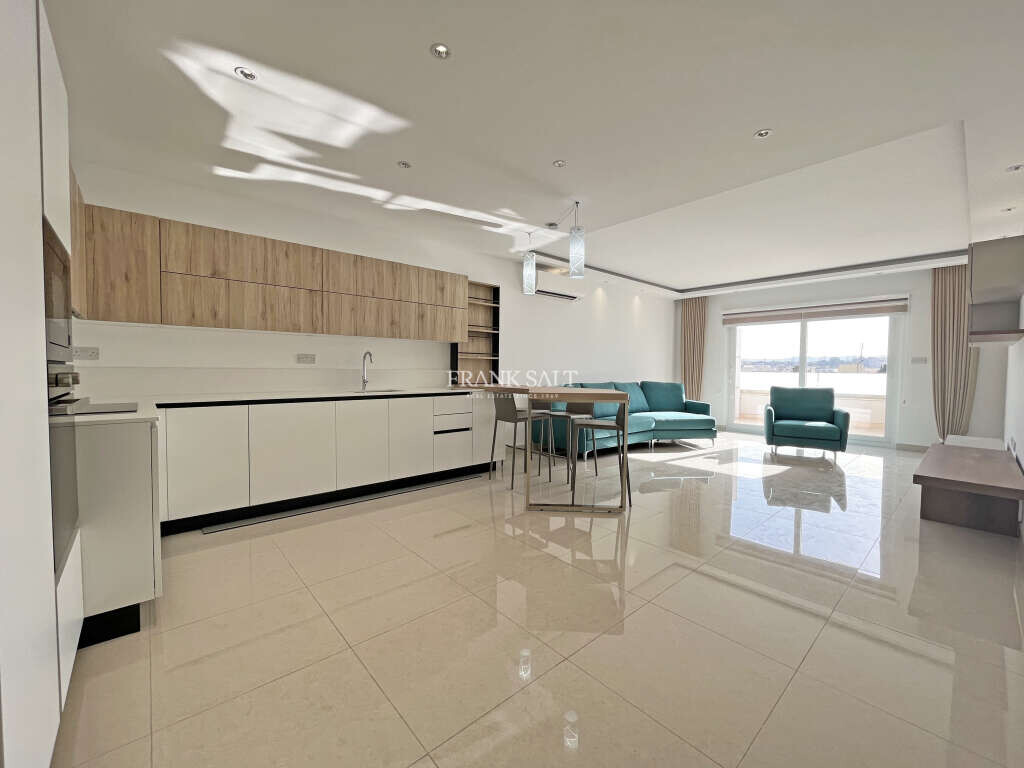 3 bedrooms Penthouse in Mosta, Malta No. 10398