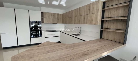 3 bedrooms Penthouse in Mosta, Malta No. 10398 4