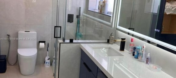 4 dormitorios villa en venta en Miami, Miami-Dade, Florida, USA № 615884 9