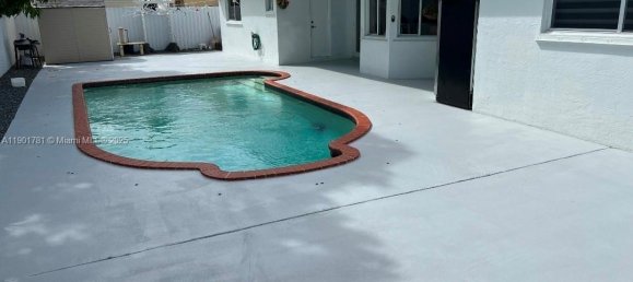 4 dormitorios villa en venta en Miami, Miami-Dade, Florida, USA № 615884 3