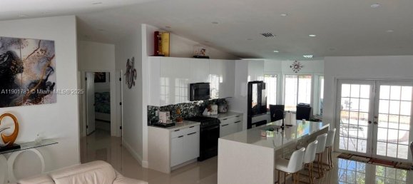 4 dormitorios villa en venta en Miami, Miami-Dade, Florida, USA № 615884 11