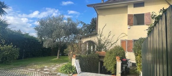 9 rooms House in Montignoso, Italy No. 64229 20