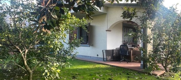 9 rooms House in Montignoso, Italy No. 64229 28