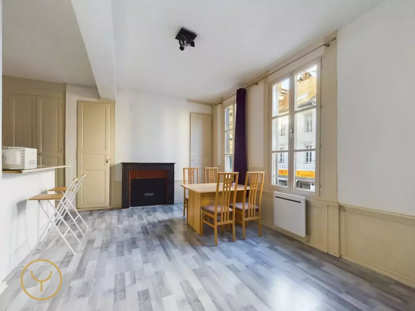 2-salle Appartement à Troyes, France No. 40310