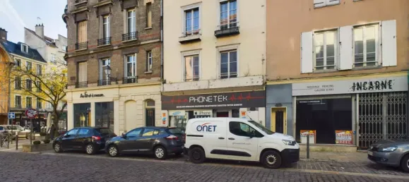 2-salle Appartement à Troyes, France No. 40310 6