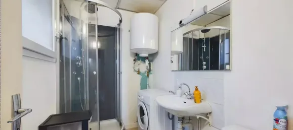 2-salle Appartement à Troyes, France No. 40310 4