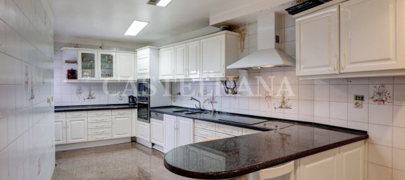 5 bedrooms Villa in Lisbon, Portugal No. 116442 8