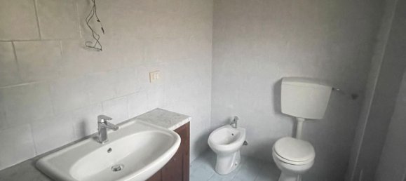 4 rooms Apartment in Ziano Piacentino, Italy No. 121485 5
