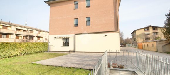 Квартира с 2 комнатами в Реджо Эмилия, Италия № 3526 32