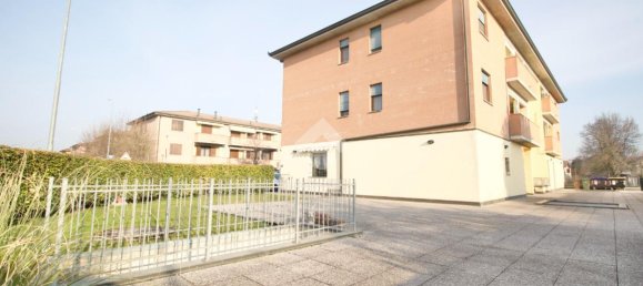 Квартира с 2 комнатами в Реджо Эмилия, Италия № 3526 35