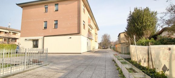 Квартира с 2 комнатами в Реджо Эмилия, Италия № 3526 36