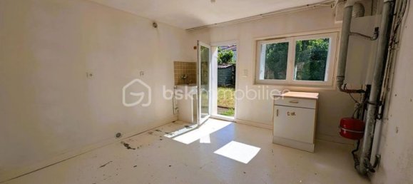 4 Schlafzimmer Haus in Niort, France, Nr. 300724 14