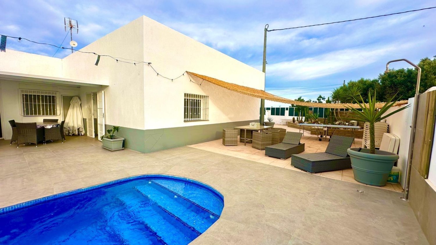 4 غرف نوم فيلا في Alicante, Spain رقم 275632