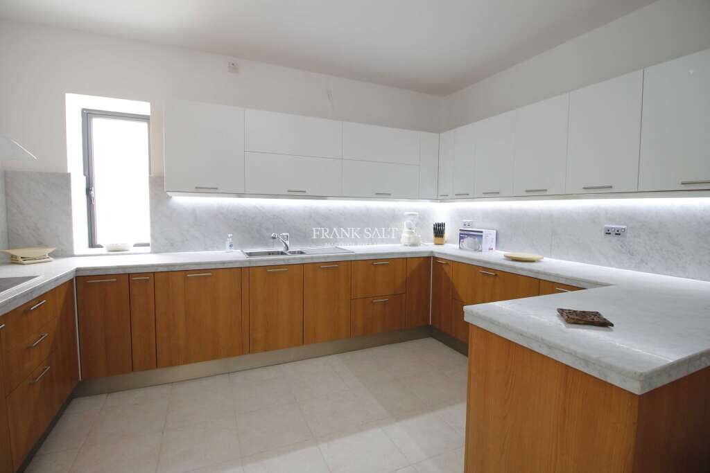 Apartamento de 3 dormitorios en Sliema, Malta No. 9524