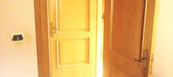 Дом с 8 комнатами в Монтекорвино Ровелла, Италия № 169072 4