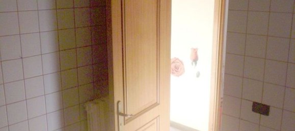 Дом с 8 комнатами в Монтекорвино Ровелла, Италия № 169072 3