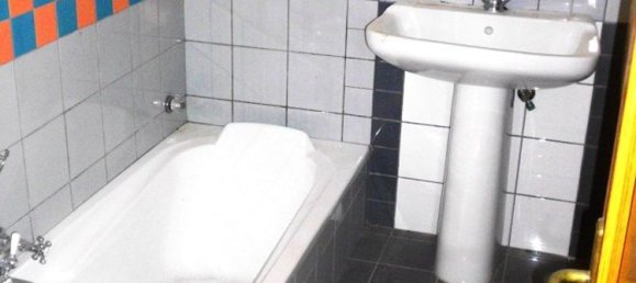 Дом с 8 комнатами в Монтекорвино Ровелла, Италия № 169072 16