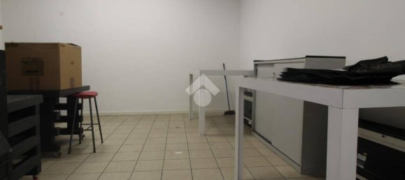 Propriété commerciale à Brescia, Italy 400m² No. 142435 14