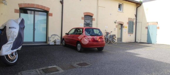 Propriété commerciale à Brescia, Italy 400m² No. 142435 13