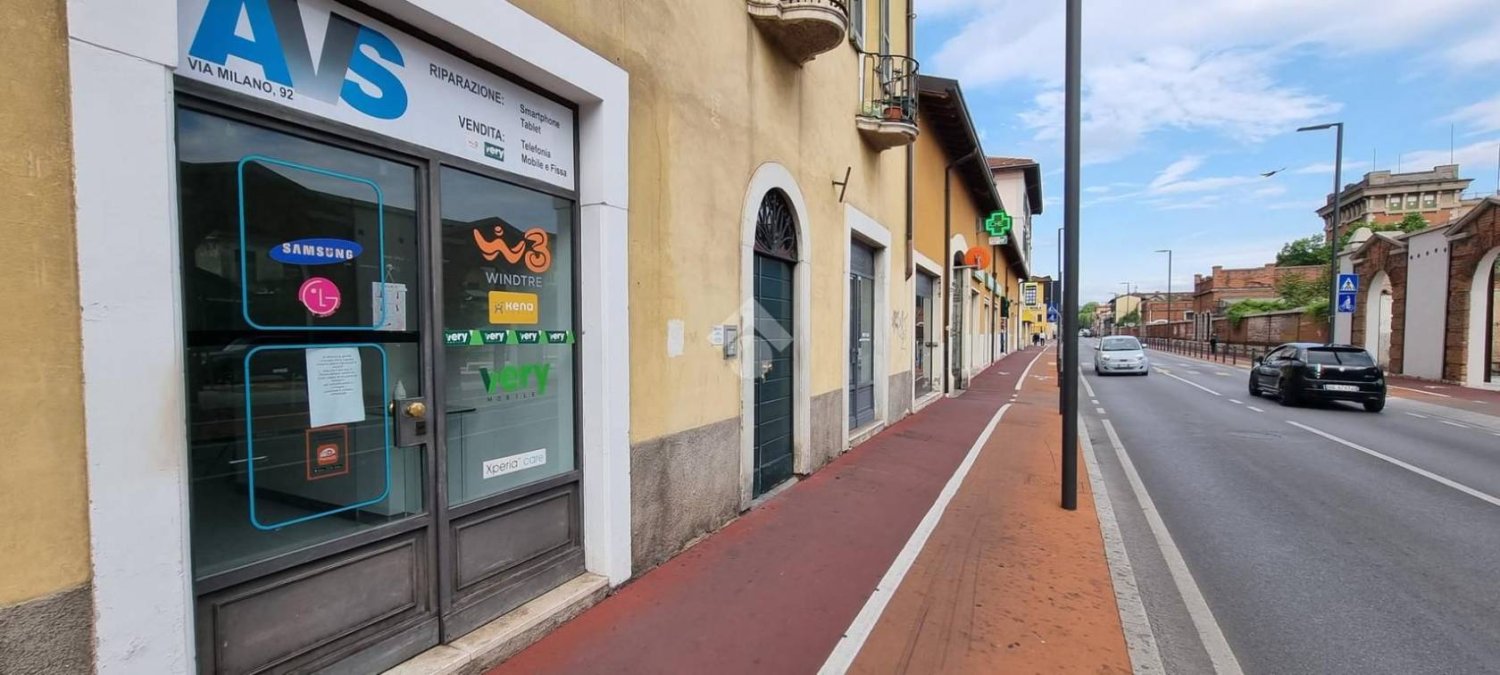 Propriété commerciale à Brescia, Italy 400m² No. 142435