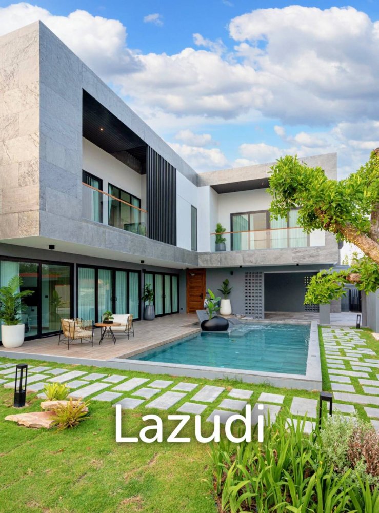 5 bedrooms Villa in Bang Lamung, Thailand No. 17289