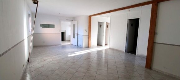 2 bedrooms House in Hirson, France No. 158094 5