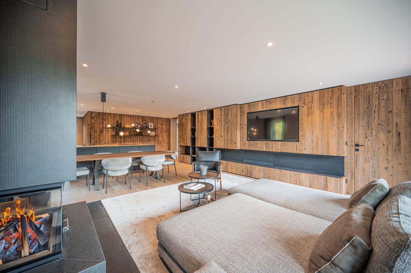 4غرفة شقة في Kitzbuhel, Austria رقم 108186