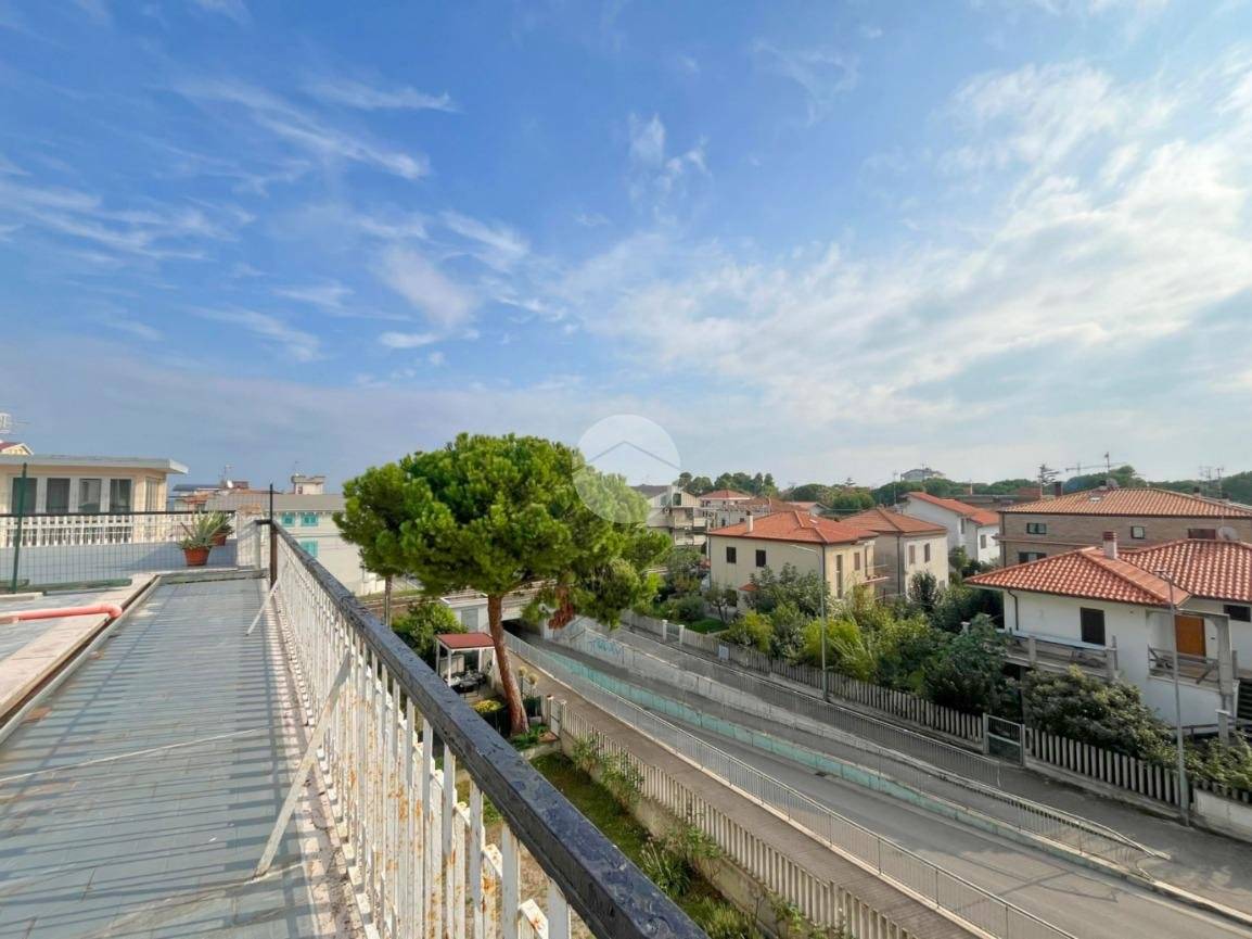 2 bedrooms Penthouse in Roseto degli Abruzzi, Italy No. 272712