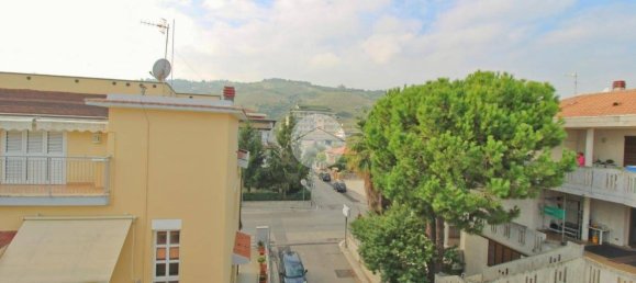 2 bedrooms Penthouse in Roseto degli Abruzzi, Italy No. 272712 2