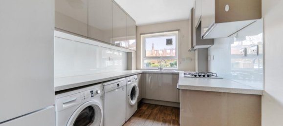 2 bedrooms Apartment in London, United Kingdom No. 13478 2