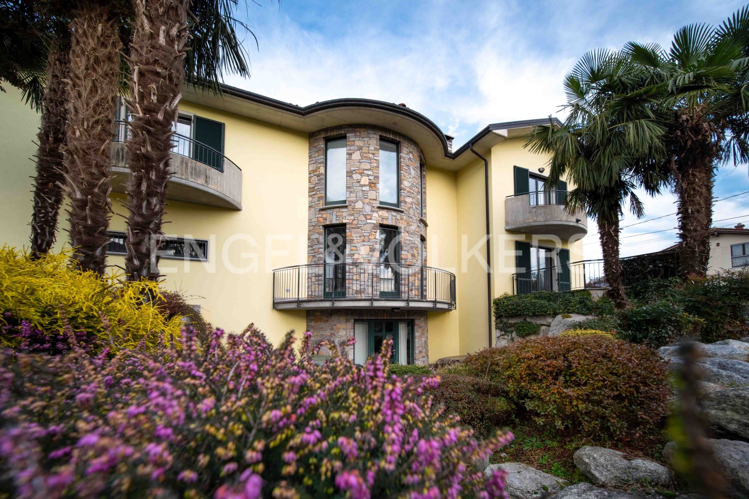 Villa de 3 dormitorios en Cugliate-Fabiasco, Italy No. 130989