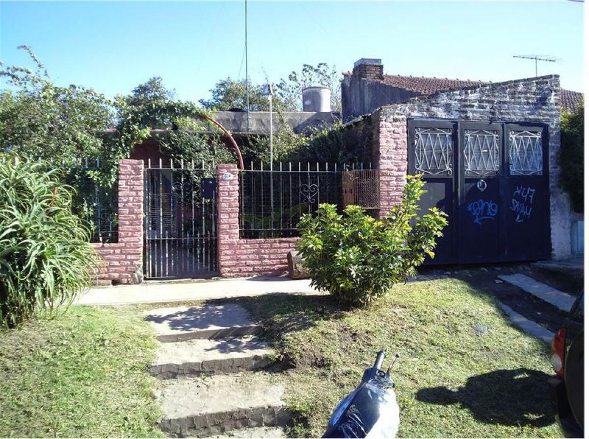 3 bedrooms House in Esteban Echeverria, Argentina No. 62014