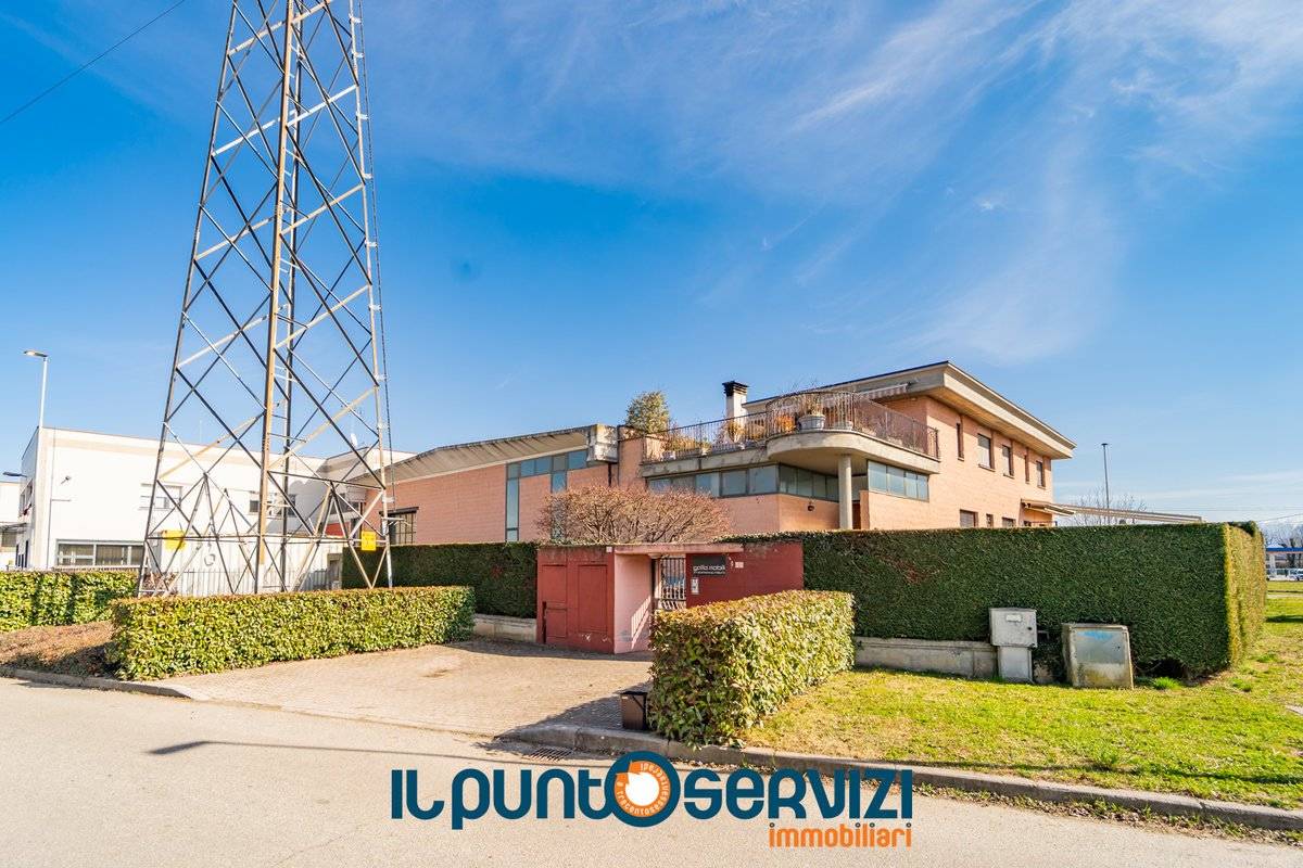 Lagerhaus in Cuneo, Italy 593m², Nr. 174530