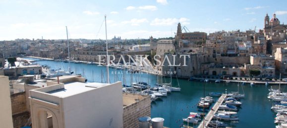 3 bedrooms Townhouse in Birgu, Malta No. 8421 2