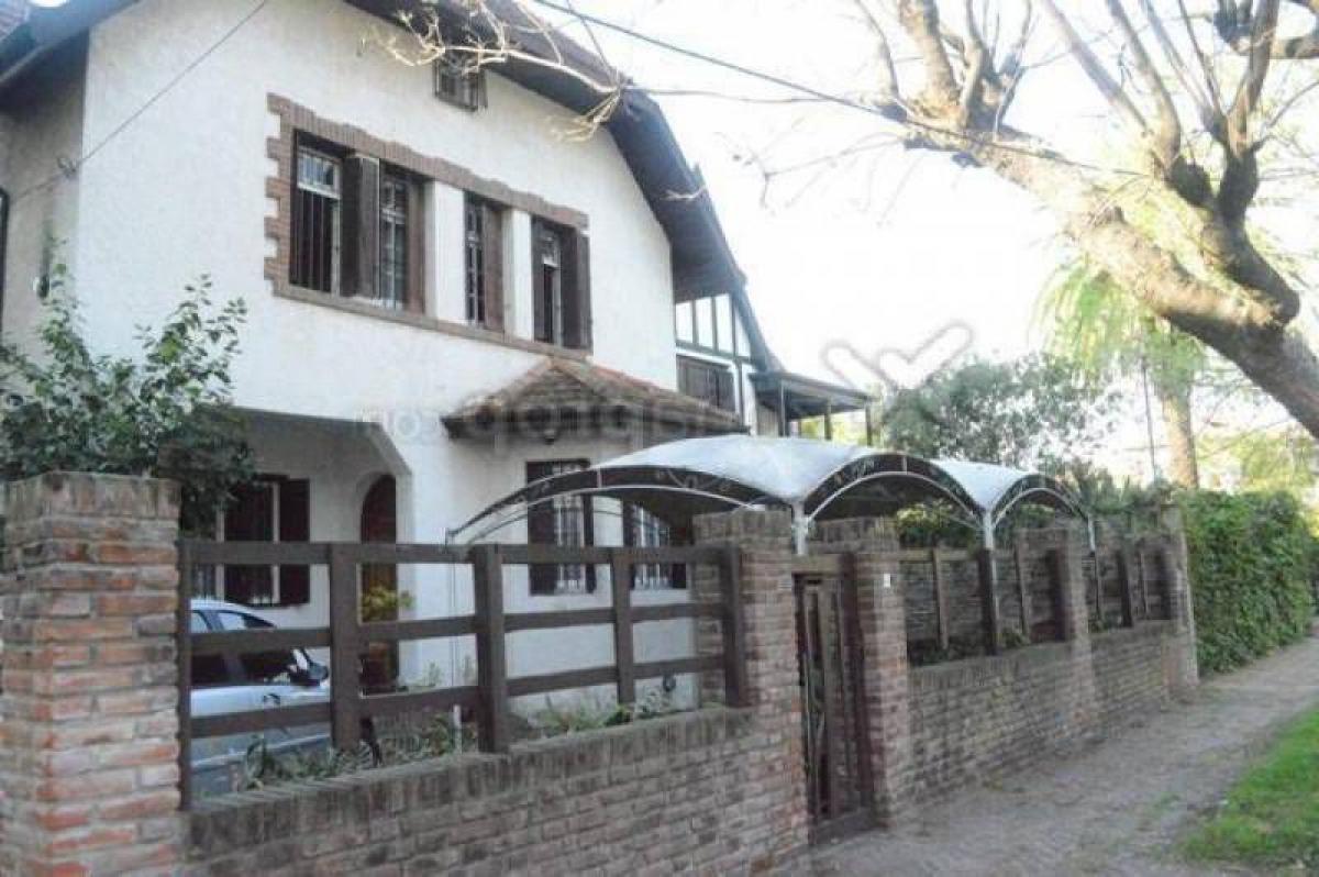 5 bedrooms House in Vicente Lopez, Argentina No. 17740