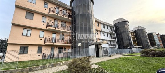 Квартира с 4 комнатами в Биелла, Италия № 132922 24