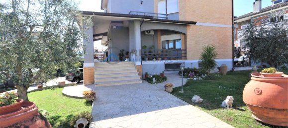 9 rooms House in Nereto, Italy No. 163900 2