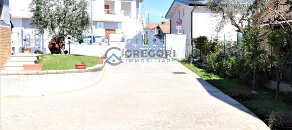 9 rooms House in Nereto, Italy No. 163900 3