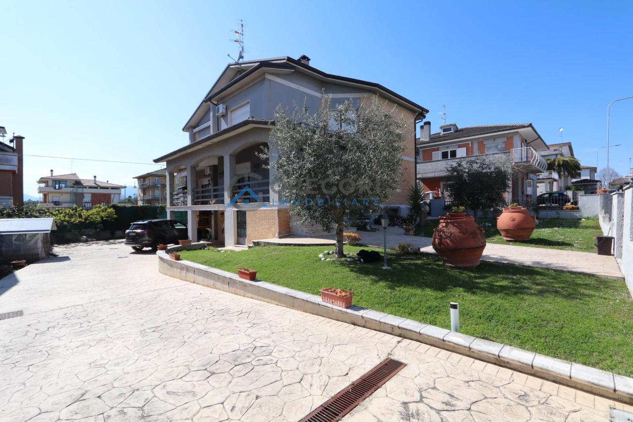 9 rooms House in Nereto, Italy No. 163900