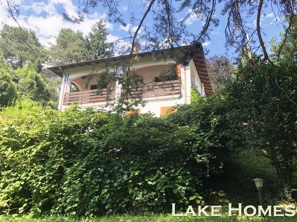 4 rooms Villa in Arona, Italy No. 17399