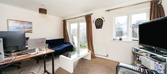  House in Luton, United Kingdom No. 2336 7