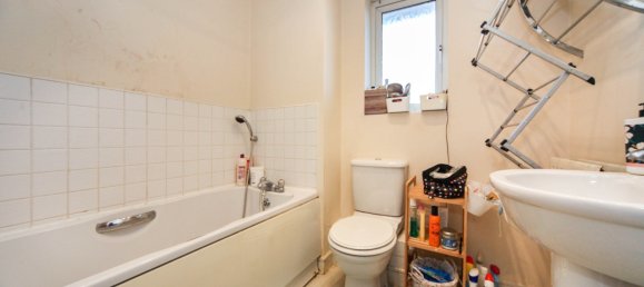  House in Luton, United Kingdom No. 2336 14