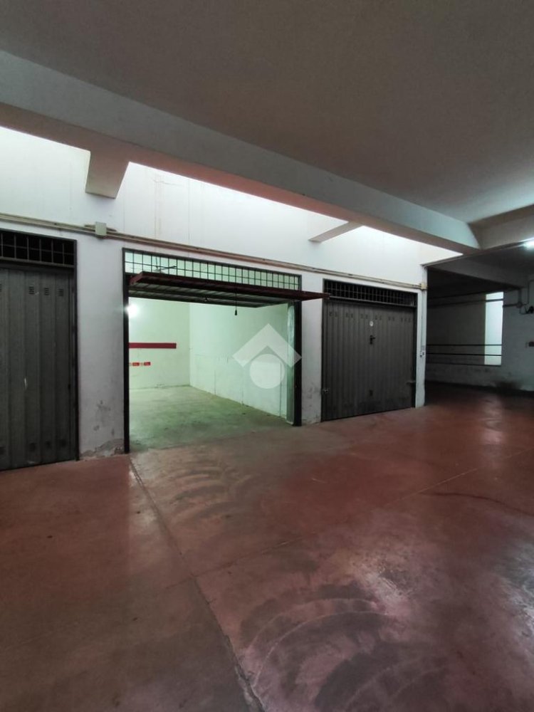 18m² Garage in Afragola, Italy No. 320806
