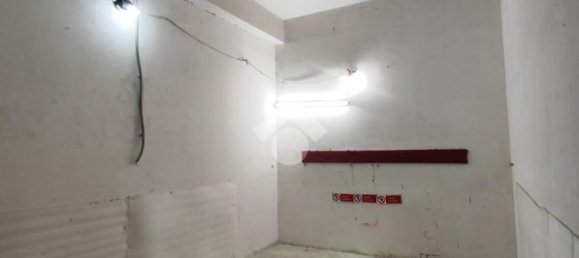 18m² Garage in Afragola, Italy No. 320806 3