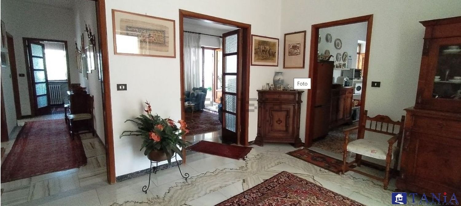 Villa de 5 habitaciónes en Carrara, Italy No. 48148