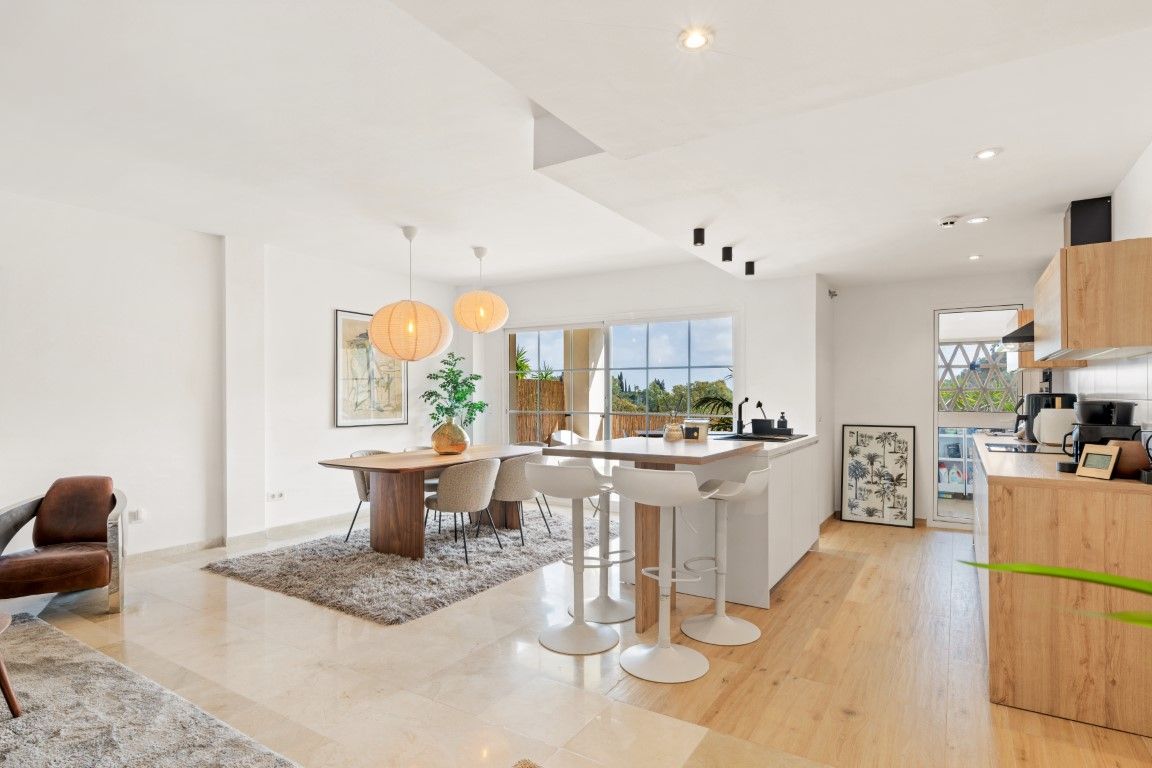 3 bedrooms Apartment in La Quinta, Spain No. 149913