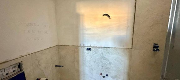 4 rooms Apartment in Florence, Italy No. 37159 5