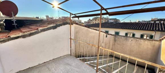 4 rooms Apartment in Florence, Italy No. 37159 2