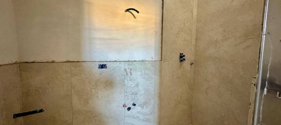 4 rooms Apartment in Florence, Italy No. 37159 6